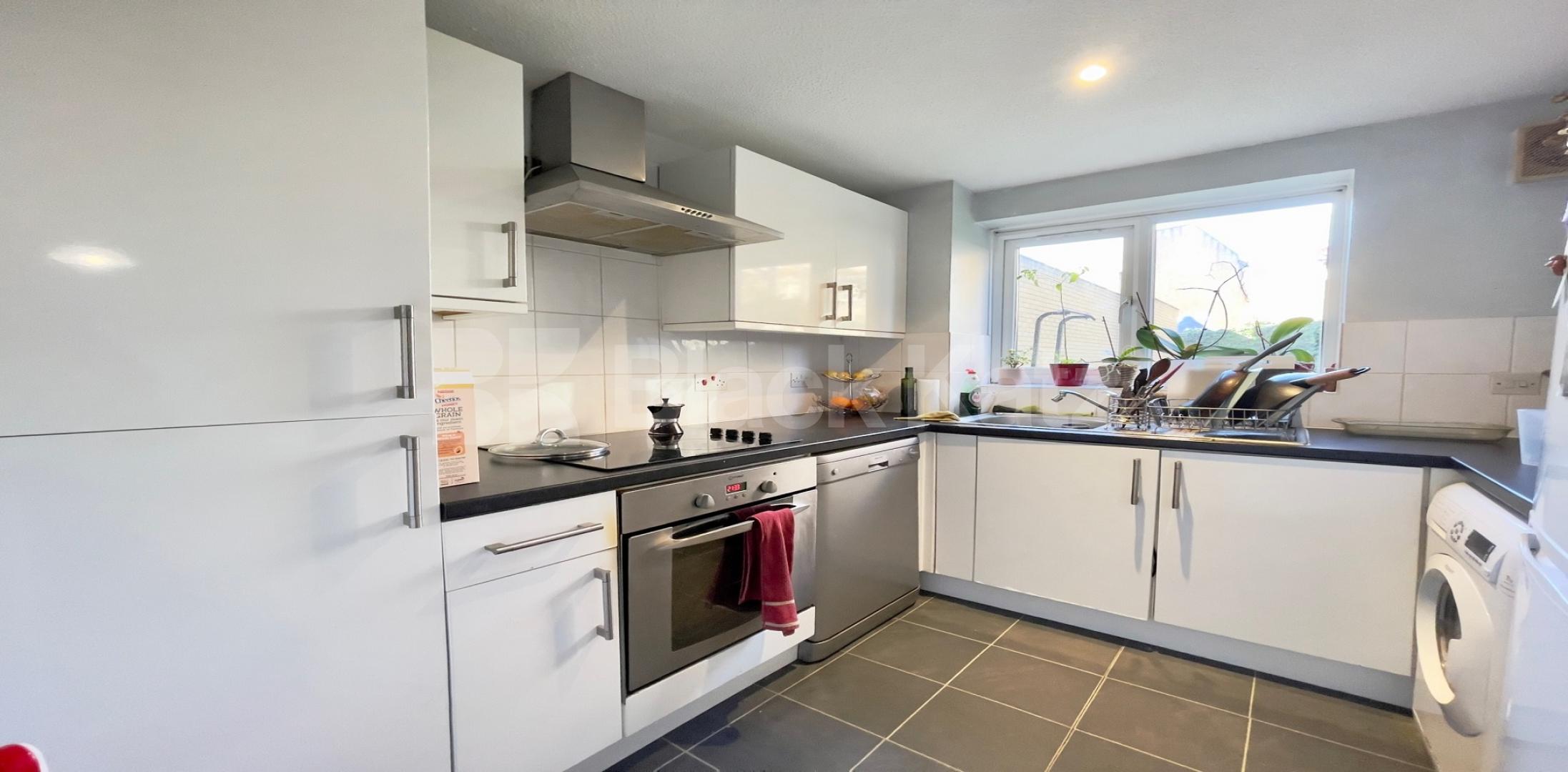 Stylish ground floor apartment  with beautiful mature communal gardens John Maurice Close, Elephant and Castle 